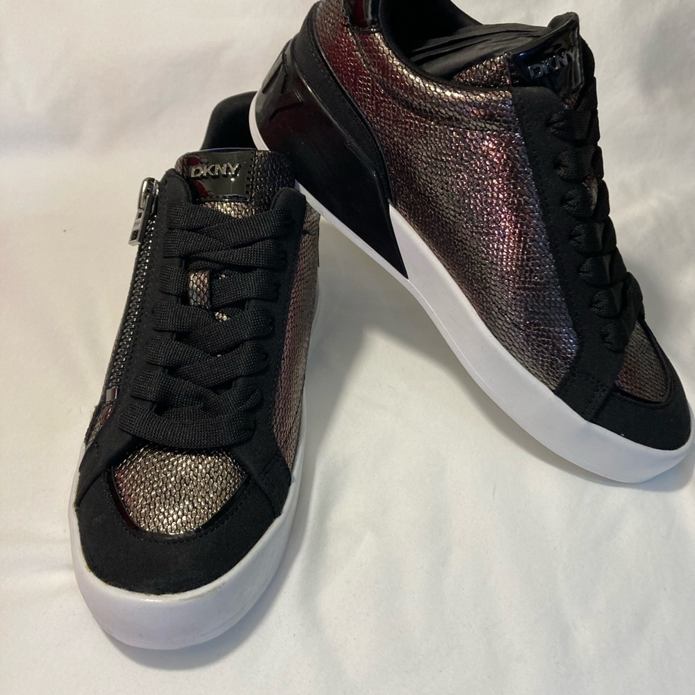 DKNY Women's Pewter & Black Shimmer Sneakers